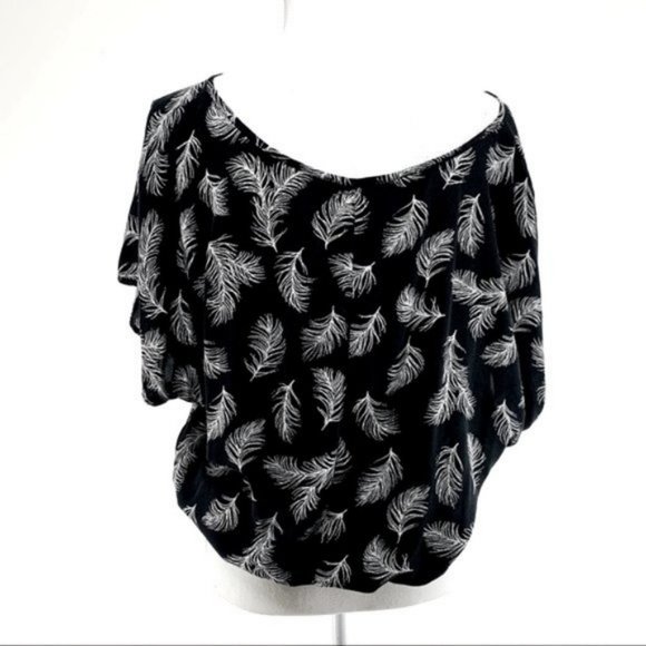 FOREVER 21 / Black & White Feather Batwing Top / Medium - Picture 5 of 8